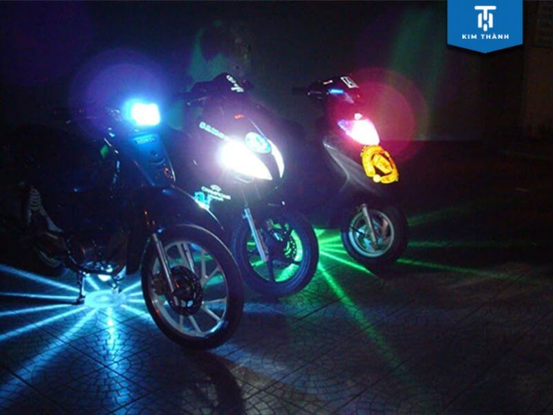 Độ đèn LED xe máy có bị phạt không