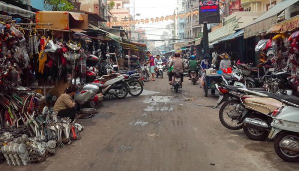 Chợ cửa hàng phụ tùng xe máy Kim Thành