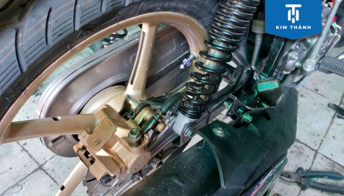 Cách bảo quản hạn chế xe máy bị bó thắng sau