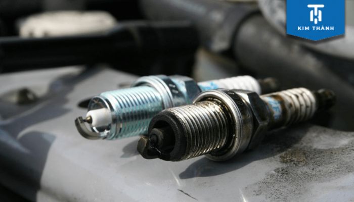 Xe nổ lụp bụp có thể do bugi xe bị yếu