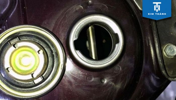 Vấn đề xe máy bị nổ lụp bụp có thể do thiếu xăng